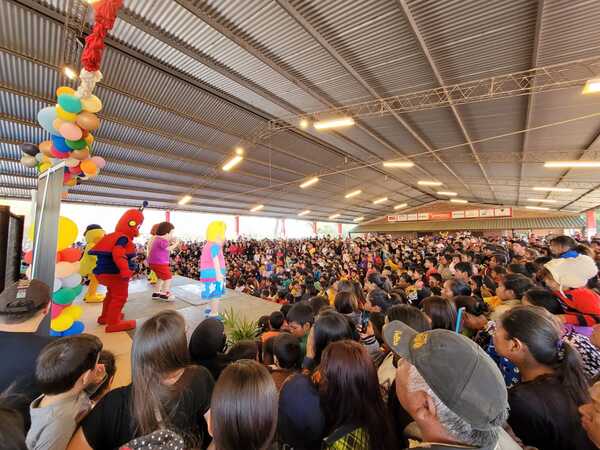 Una multitud llegó a la Expo Rodeo Trébol para ver a Biper y sus Amigos