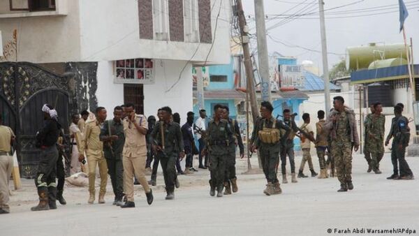 Ataque de Al Shabab dejó 21 muertos en hotel de Mogadiscio