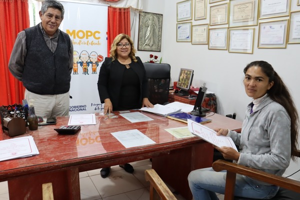 MOPC entregó títulos de propiedad a bañadenses que fueron reasentados - .::Agencia IP::.