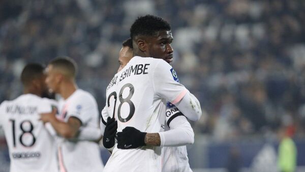 El PSG renueva a Dina Ebimbe y le cede al Eintracht Frankfurt - El Independiente