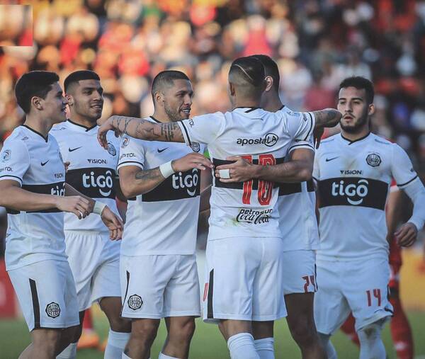 Crónica / [VIDEO] El gesto de un jugador de Olimpia con un pequeño hincha