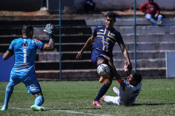 División Intermedia: Trinidense y Luqueño no aflojan la marcha   - Fútbol de Intermedia - ABC Color