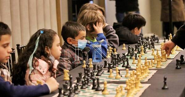 La Nación / Niños y maestros participaron de “Simultanea de Ajedrez” en Asunción
