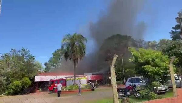 Crónica / [VIDEO] ¡Se incendió Canal de TV!