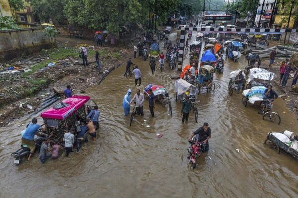 Aumentan a 50 los muertos a causa de las inundaciones en la India