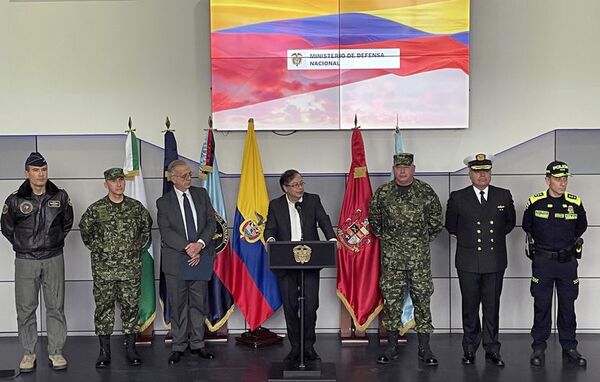 Petro avisa a los militares en Colombia que se preparen para ser un “ejército de paz” - Mundo - ABC Color