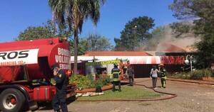 La Nación / Bomberos controlaron incendio en canal Sur TV de Encarnación