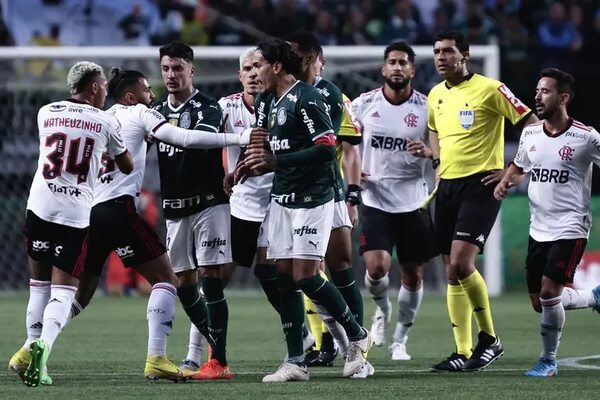 Palmeiras sufre y empata con Flamengo pero sigue mandando en Brasil - Fútbol Internacional - ABC Color