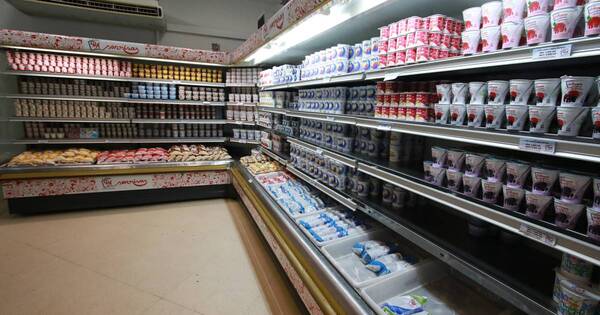 La Nación / Escaso consumo local obliga al sector lácteo a buscar mercados