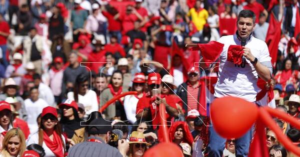 La Nación / Arrasar en las internas de diciembre, pide Santiago Peña en Cnel. Oviedo