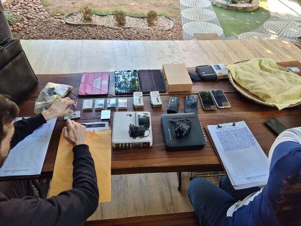 Giuzzio denuncia que Fiscalía le incautó una carpeta con indicios de ilícitos de Cartes - Nacionales - ABC Color