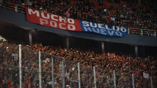 Descontento con el plantel: "Mucho sueldo, poco huevo"