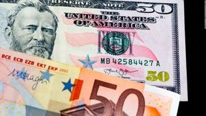 El euro volvió a caer por debajo del dólar ante los temores de una crisis energética en Europa