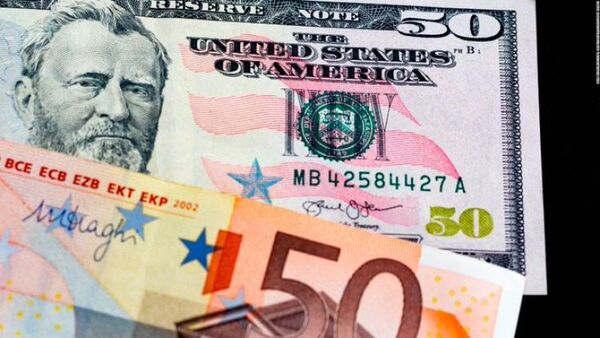 El euro volvió a caer por debajo del dólar ante los temores de una crisis energética en Europa