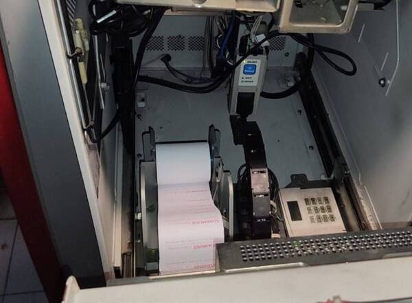 Crónica / “Hacker” del cajero automático no quiso llevar los billetes de 20 mil’i