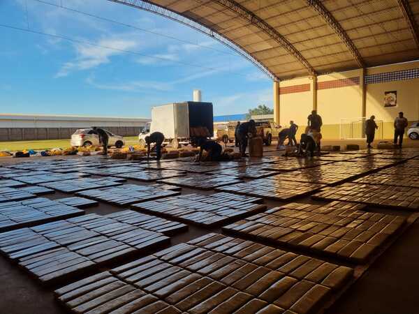 Incautan más de 9 toneladas de marihuana en Amambay | 1000 Noticias