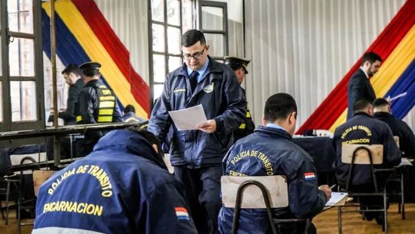 Último examen de evaluación para 20 inspectores de tránsito en busca de ascenso