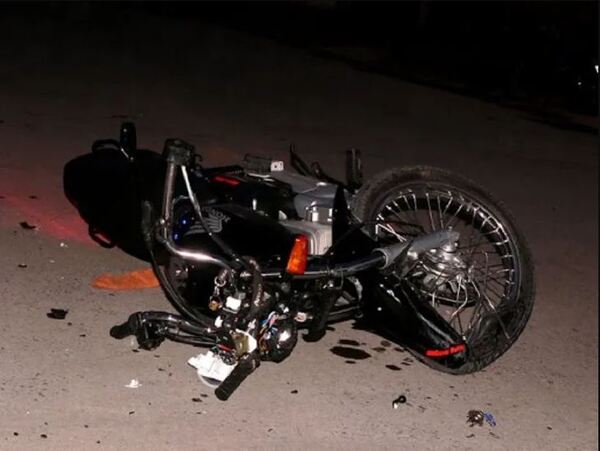 Joven falleció tras caer de su moto