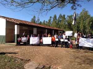 Padres reclaman el rubro de la institución porque los escolares quedaron sin docente en Acahay - Nacionales - ABC Color