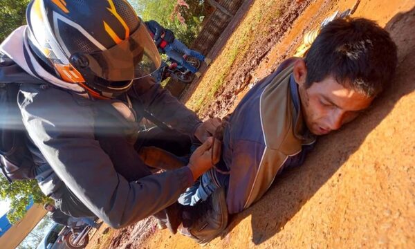 Familia hizo justicia contra ladrón y lo entregaron maniatado a la policía
