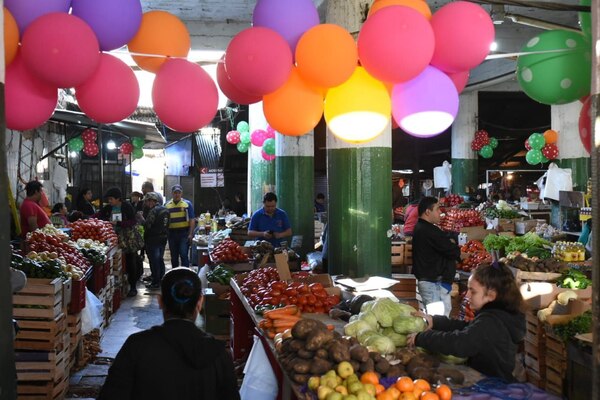 Diario HOY | Reubican provisoriamente a comerciantes afectados por incendio de la Feria Aragón