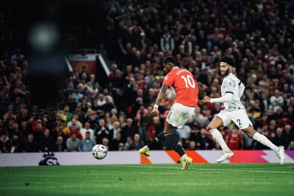 Partidazo: Manchester United se queda con el clásico y traslada la crisis al Liverpool