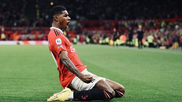 Un gran Manchester United se queda con el clásico