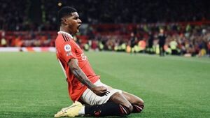 Un gran Manchester United se queda con el clásico