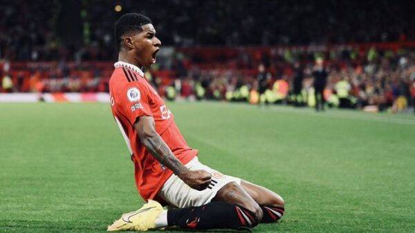 Un gran Manchester United se queda con el clásico
