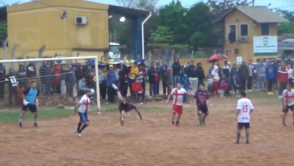 "Gol escorpión" en torneo barrial: "No es la primera vez que meto así"