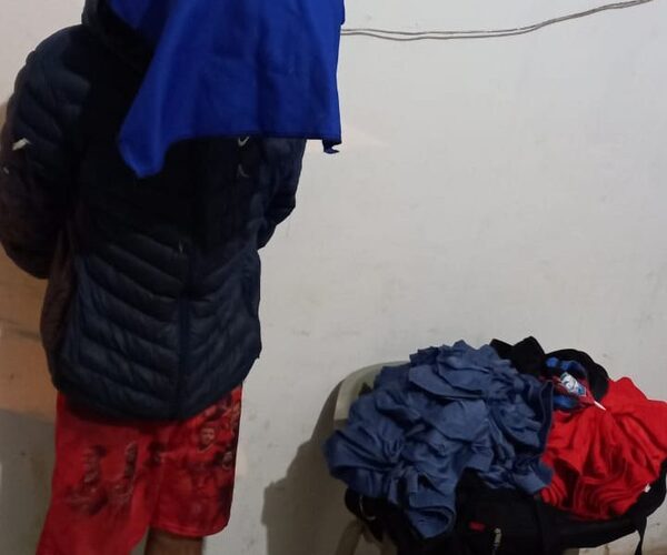 Detienen a ratero y recuperan prendas deportivas hurtadas de interior de vehículo