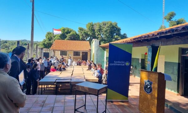 Fundación Continental realizó donación a la Escuela Básica nro. 691 Gudelia Cabrera García de Caacupé