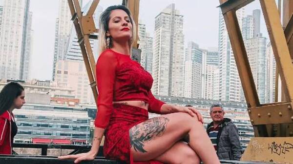 Crónica / Cantante paraguaya festejó su cumple y con orgullo mostró su edad