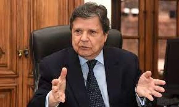 Euclides anuncia lista de candidatos mientras aguarda respuesta del Frente Guasú