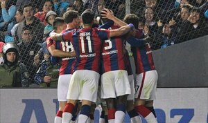 Bareiro dio una asistencia en la victoria de San Lorenzo ante el Racing de Matías Rojas