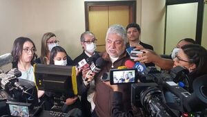 Fernando Lugo comienza a reaccionar y abre los ojos
