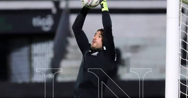 La Nación / Olveira sigue sin encajar goles