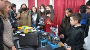 Certifican a 76 niños que culminaron el curso de robótica