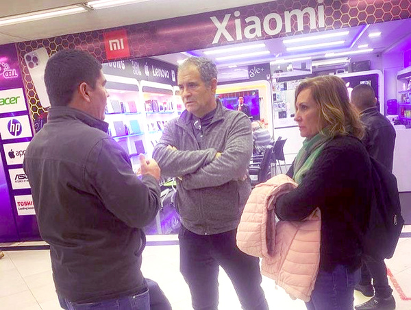 Comerciantes sin escrúpulos de CDE siguen estafando sin piedad a turistas extranjeros - La Clave