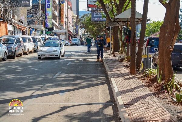 Despejan calzada de transitada avenida en el microcentro de CDE - Noticde.com