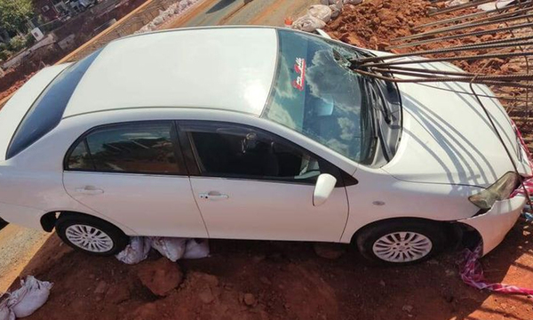 Vehículo cae en zona de obras y el conductor se salva de milagro - OviedoPress