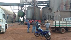 Incendio afecta a silo de cooperativa en San Cristóbal