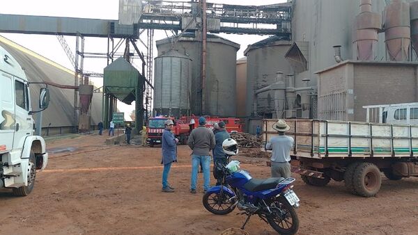 Incendio afecta a silo de cooperativa en San Cristóbal