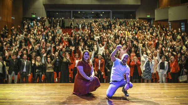 Javier Barbero presentó su unipersonal teatral “Algo para Confesarles” - Sociales - ABC Color