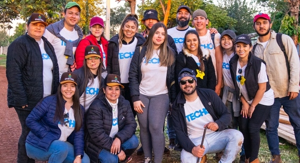 Colaboradores de Banco Atlas construyen sueños con Techo Paraguay
