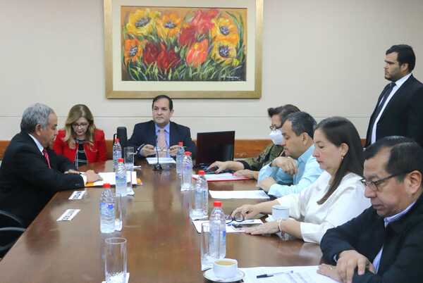 Comisión de Diputados aprueba tratamiento de créditos por USD 615 millones para obras y salud - .::Agencia IP::.