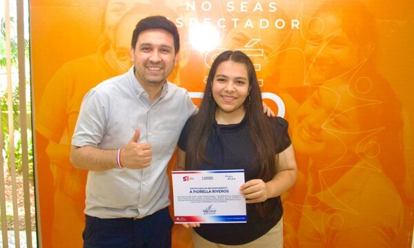 Destacan a joven paraguaya por estar entre 50 estudiantes excepcionales del mundo