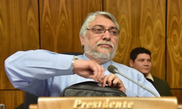 Hoy retirarán respirador de Fernando Lugo tras abrir los ojos