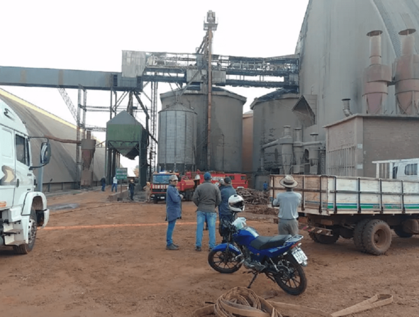 Principio de incendio afectó a silo de una cooperativa en San Cristóbal · Radio Monumental 1080 AM