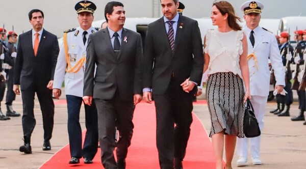 Diario HOY | Mario Abdo viajará al Vaticano y dejará la Presidencia a Hugo Velázquez